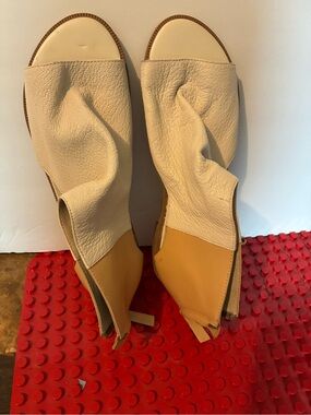 Women's Kelsi Dagger Brooklyn Two-Tone Beige Cream Open-Toe Booties